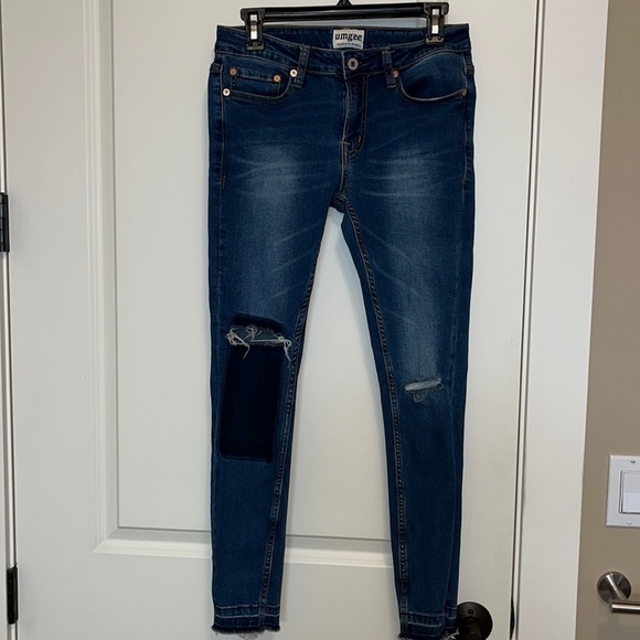 UMGEE Distressed Dark Wash Mid rise Skinny Ankle Jean Women’s size 28 - Picture 1 of 10